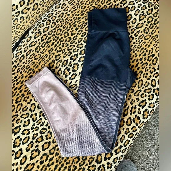 Ultimate leggings by PINK. Amazing hombre colors. - Picture 5 of 11